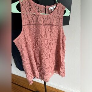 Rose & Olive. Sleeveless lace top. High-Low XL